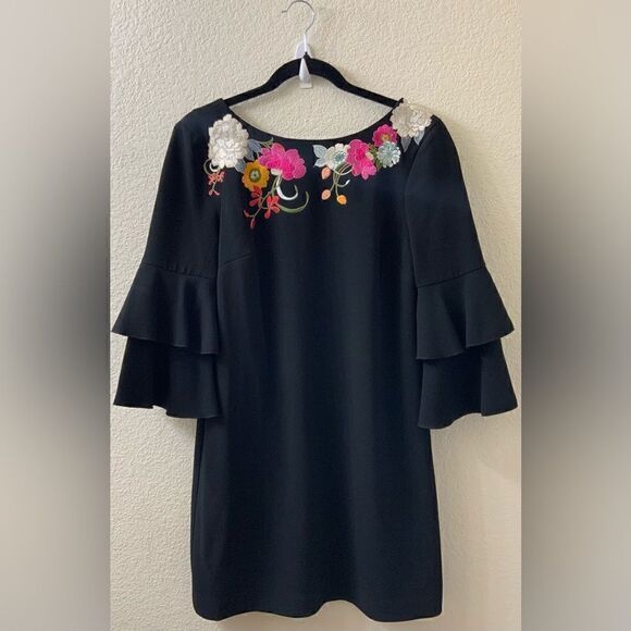 Trina Turk Sz 4 Embroidered Florals Black Lined Dress Tiered Flared 3/4 Sleeves - Picture 4 of 7